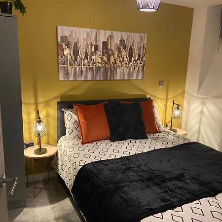 From Cosy 2 Bed Appartement *