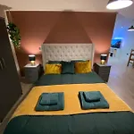 From Cosy 2 Bed شقة برادفورد