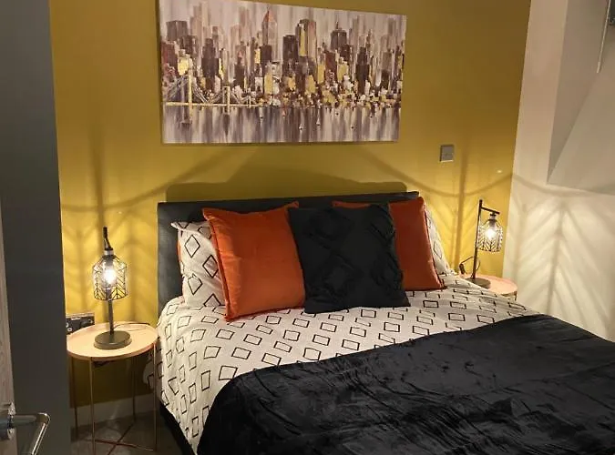 From Cosy 2 Bed Appartement *